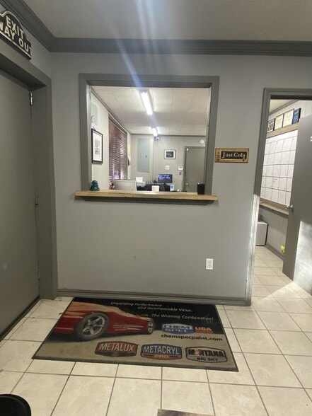 More Photos Of 105 S Columbia St, Picayune Auto Repair For Sale