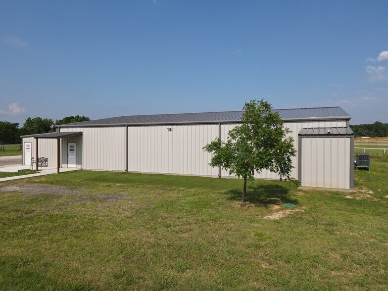 More Photos Of 9129 FM 678, Whitesboro Manufacturing For Sale
