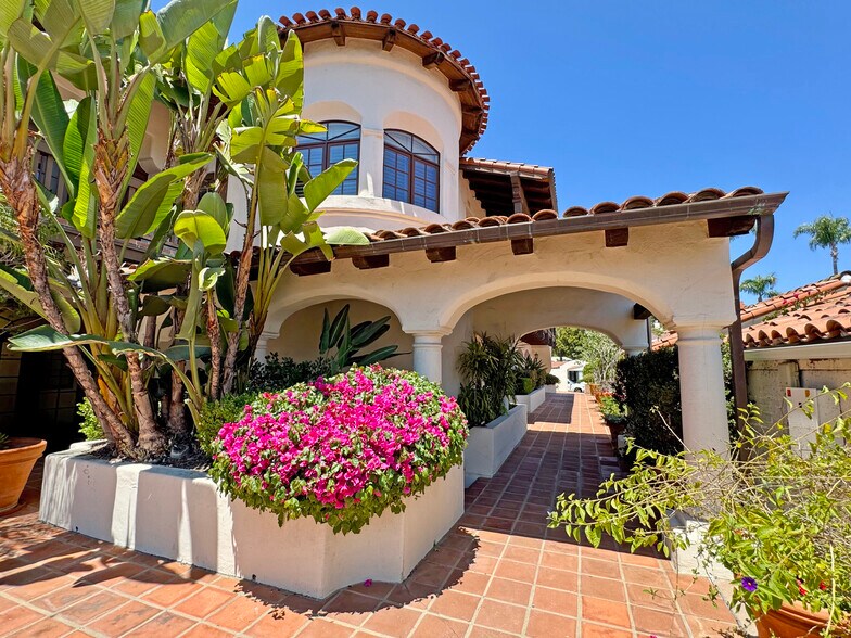 More Photos Of 1525 State St, Santa Barbara Serviced Offices For Sale