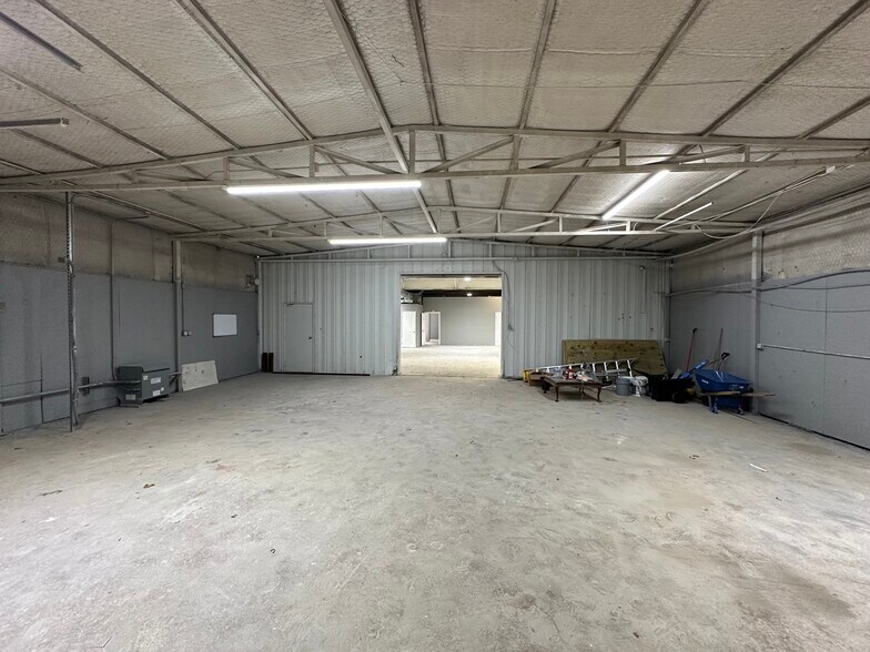 More Photos Of 5021 Gordon Smith Dr, Rowlett Warehouse For Lease