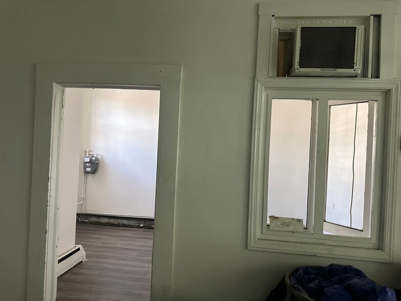 More Photos Of 75 Goble St, Newark Warehouse For Sale