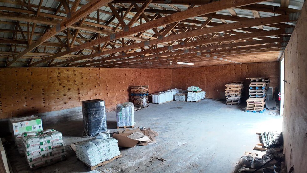 More Photos Of 117 Sartin Dr, Edmonton Freestanding For Sale