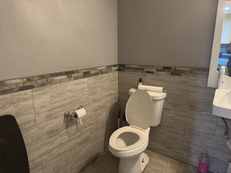 More Photos Of 4519 W Lake St, Chicago Warehouse For Sale