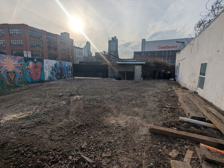 More Photos Of 39 Knickerbocker Ave, Brooklyn Land For Lease