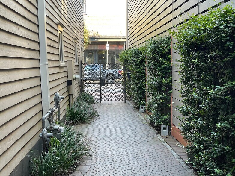 More Photos Of 484 King St, Charleston General Retail For Lease