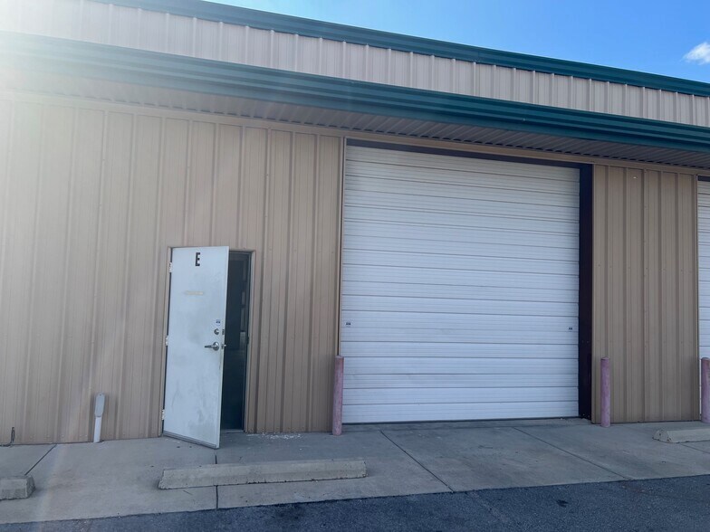 More Photos Of 317 E Cedar Ave, McAllen Warehouse For Lease