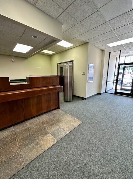 More Photos Of 1702 Battleground Ave, Greensboro Bank For Lease