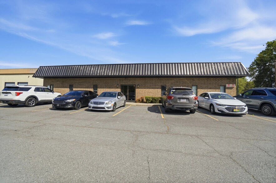 More Photos Of 10700 John Price Rd, Charlotte Warehouse For Sale