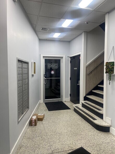 More Photos Of 120 W Park Ave, Long Beach Office For Sale