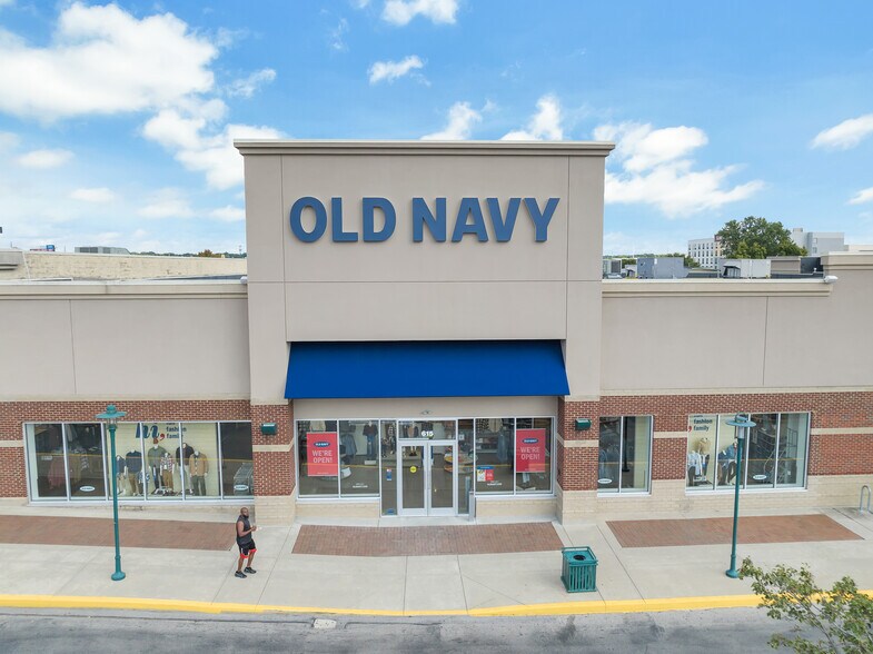 More Photos Of 4600 Shelbyville Rd, Louisville Unknown For Lease