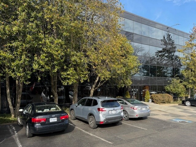 More Photos Of 6723 Whittier Ave, McLean Office For Lease