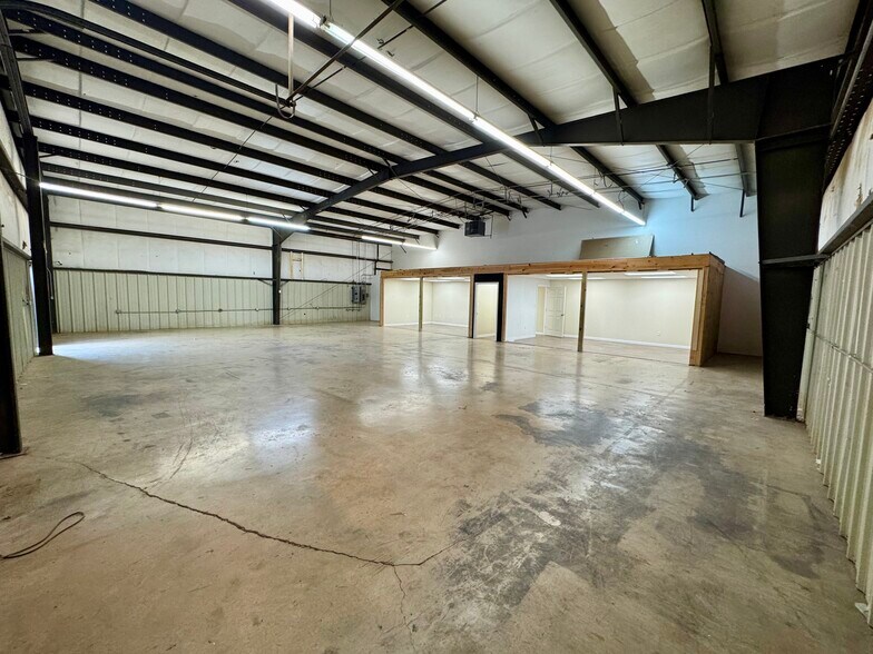 More Photos Of 2454B N Fayetteville St, Asheboro Warehouse For Lease