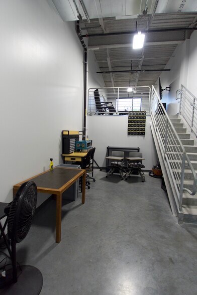 More Photos Of 4229 N FM 620 Hwy, Austin Showroom For Lease