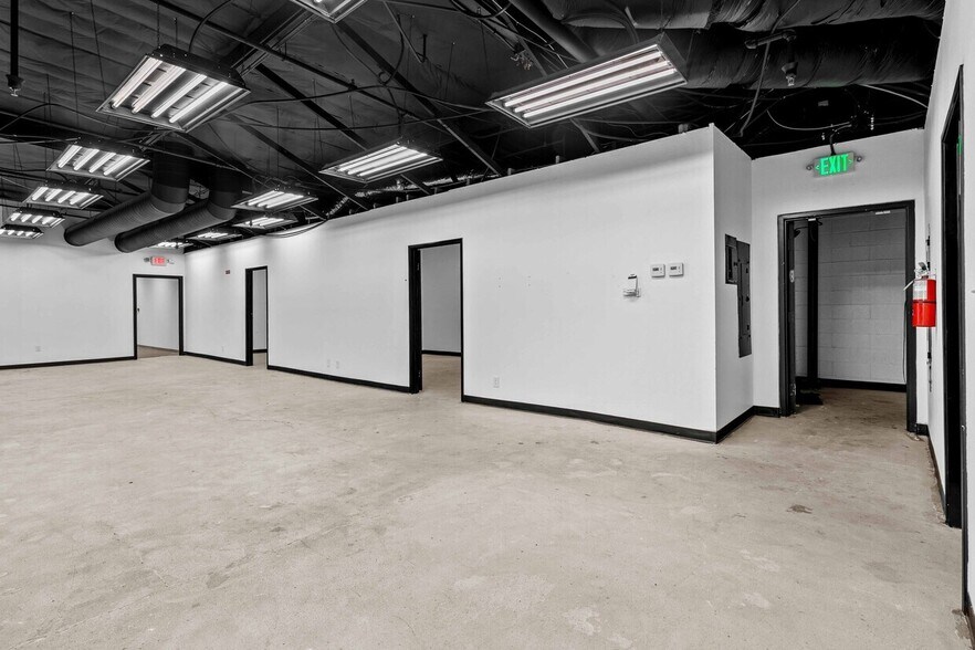 More Photos Of 9036 Winnetka Ave, Northridge Loft Creative Space For Lease