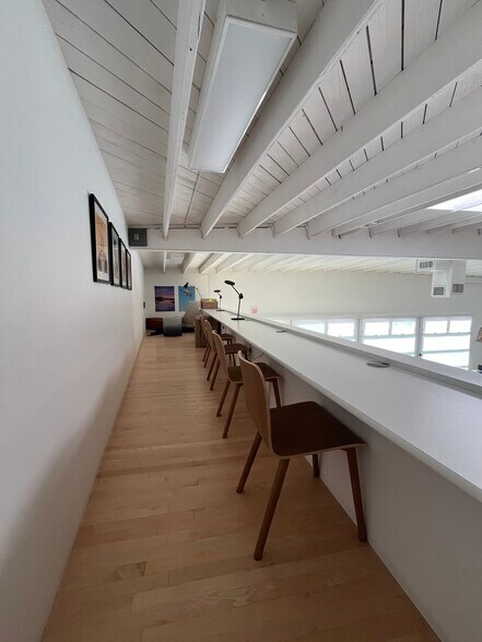 More Photos Of 553-555 Rose Ave, Venice Office For Lease