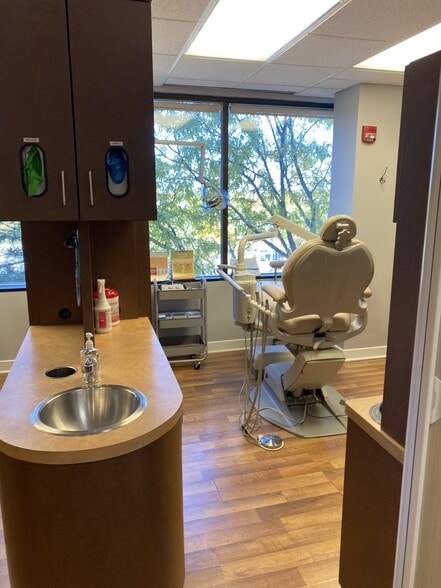 More Photos Of 1585 N Barrington Rd, Hoffman Estates Medical For Sale