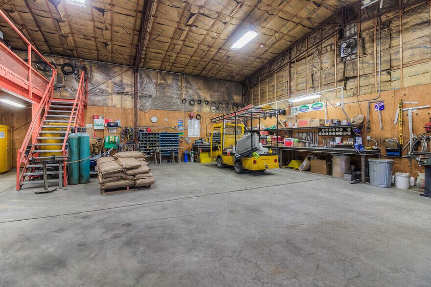 More Photos Of 1535-1541 W Lee Rd, Othello Warehouse For Sale
