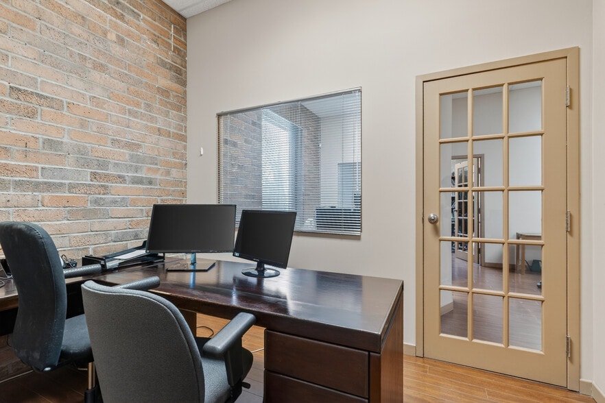 More Photos Of 1558 Rue Viel, Montréal Office For Sale