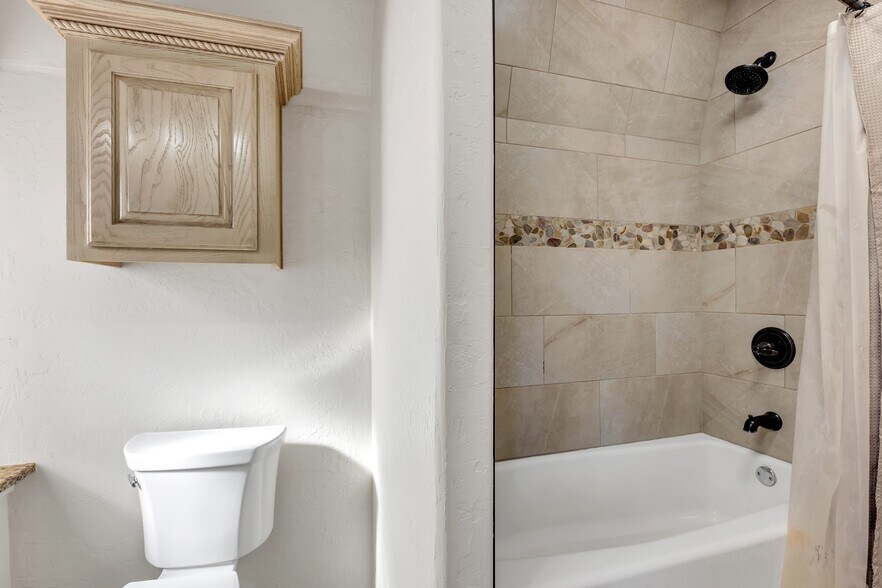 More Photos Of 1525 N Avenue D, Odessa Flex For Sale