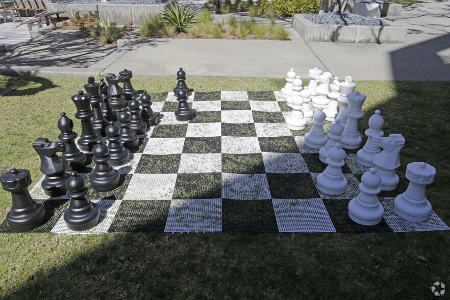 More Photos Of 300 Corporate Pointe, Culver City Office For Lease