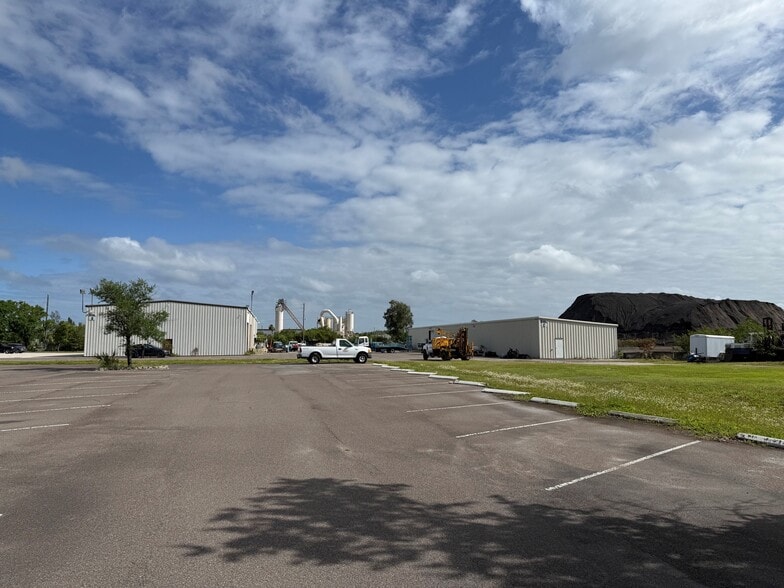 More Photos Of 12625 40th St N, Clearwater Warehouse For Lease