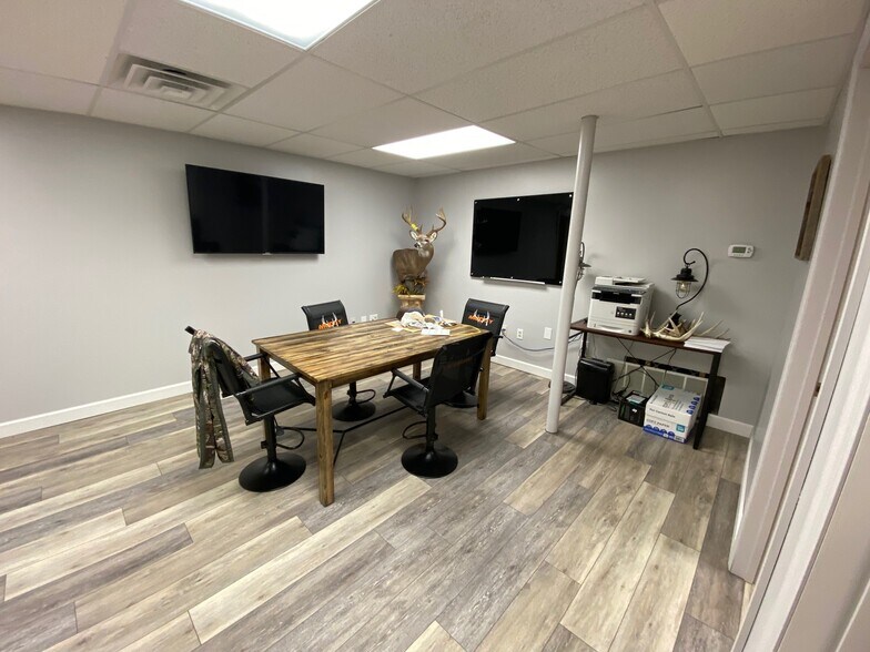 More Photos Of 110 Youngstown Rd, Lemont Furnace Medical For Sale