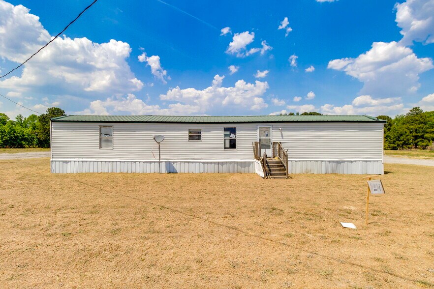More Photos Of 267 Bell Rd, Mayesville Flex For Sale