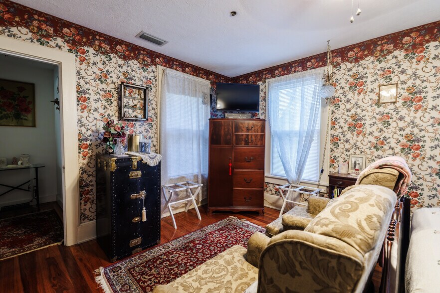 More Photos Of 215 E French Ave, Orange City Hospitality For Sale