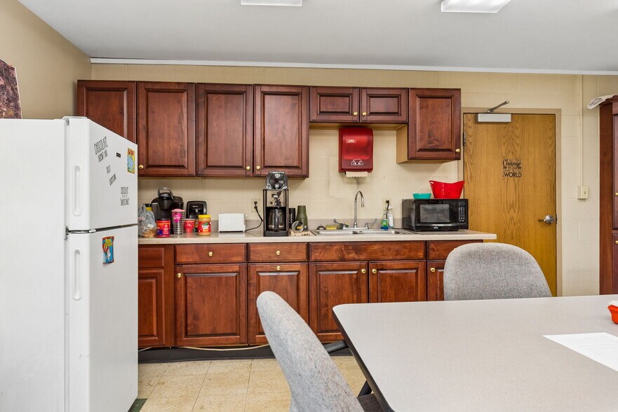 More Photos Of 675 W Plane St, Bethel Freestanding For Sale