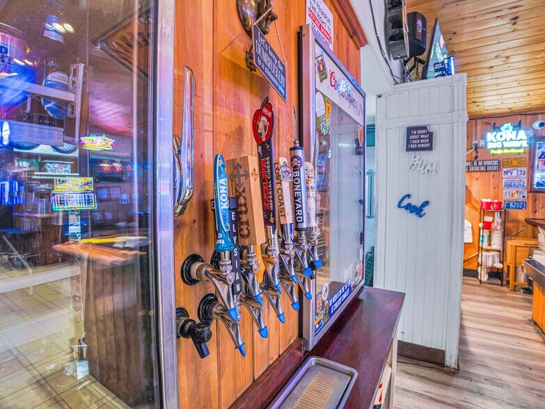 More Photos Of 142 S Main St, Jefferson Flex For Sale