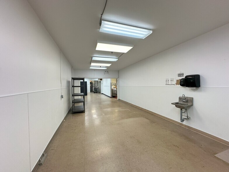 More Photos Of 11171 Horseshoe Way, Richmond Light Manufacturing For Sale