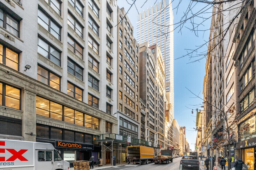 More Photos Of 25 W 36th St, New York Office For Lease