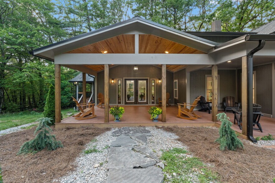 More Photos Of 122 Highlands View Rd, Highlands Specialty For Sale