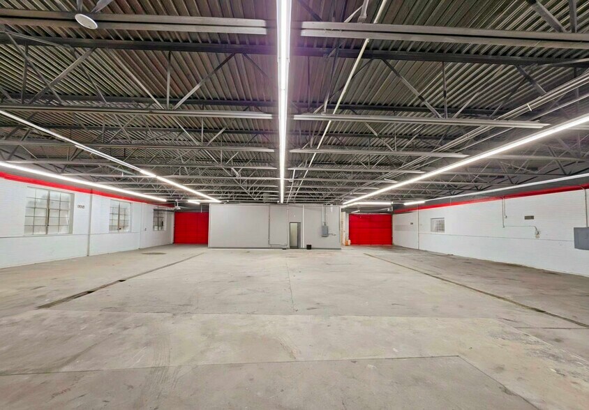 More Photos Of 2414 Irving Rd, Chicago Freestanding For Lease