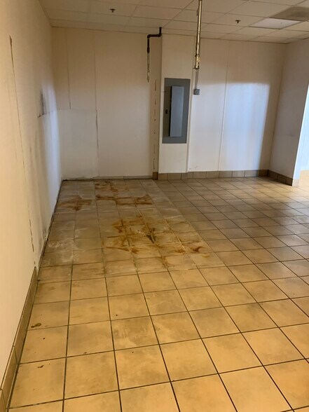 More Photos Of 830 E Kensington Rd, Arlington Heights Freestanding For Lease