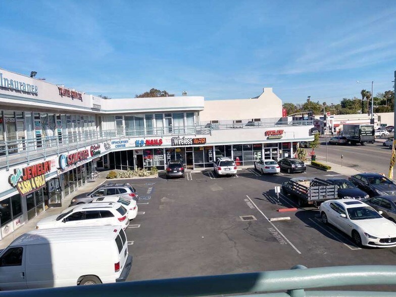 More Photos Of 19307-19327 Ventura Blvd, Tarzana Storefront Retail Office For Lease