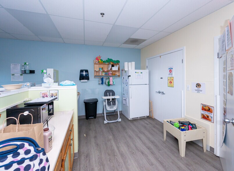 More Photos Of 36 Sparhawk St, Amesbury Daycare Center For Sale
