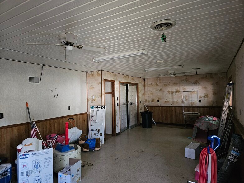 More Photos Of 1245 E Bluff St, Marseilles Freestanding For Sale