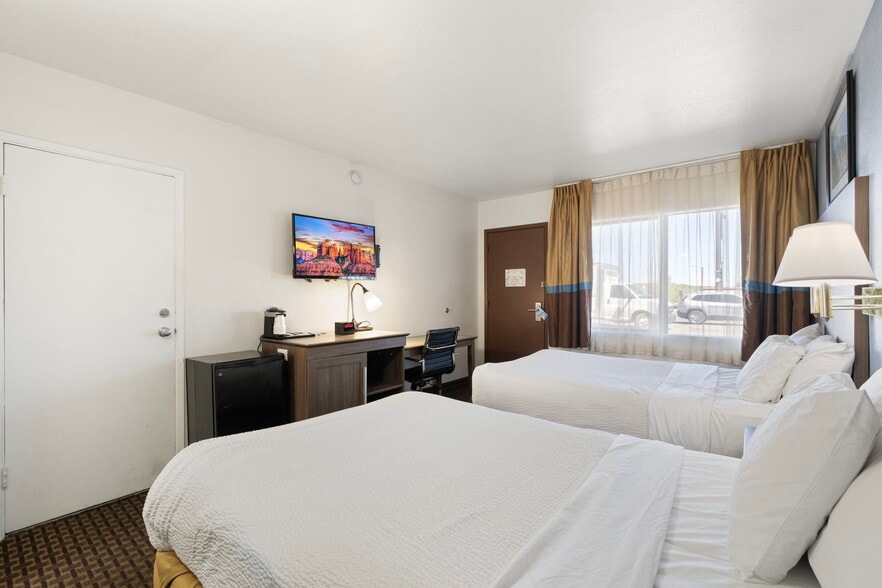 More Photos Of 430 E Route 66, Williams Hotel For Sale
