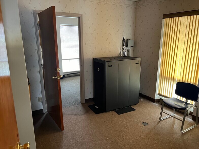 More Photos Of 373 W Main St, Sutton Bank For Sale