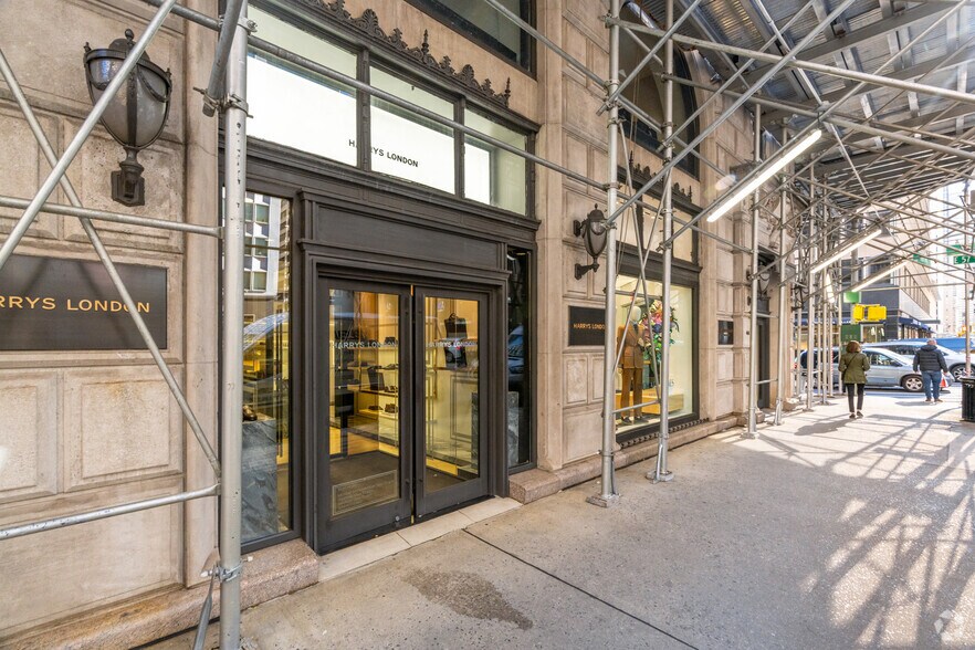 More Photos Of 101-111 E 57th St, New York Apartments For Lease