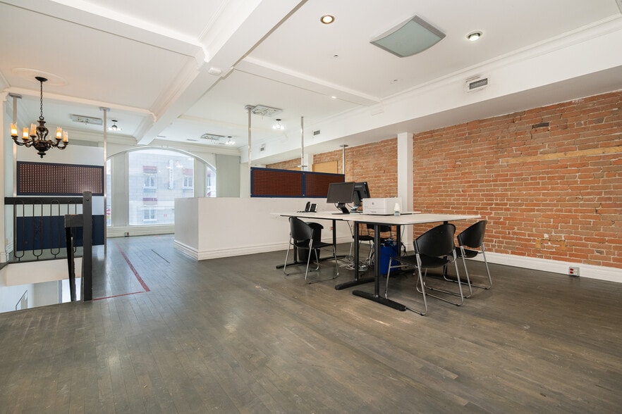More Photos Of 1583 Rue Saint-Hubert, Montréal Medical For Sale