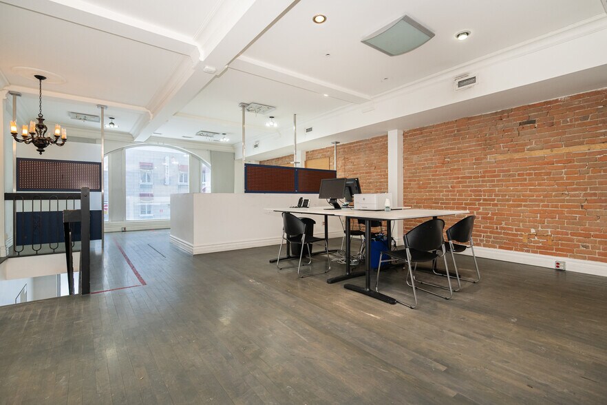 More Photos Of 1583 Rue Saint-Hubert, Montréal Medical For Sale