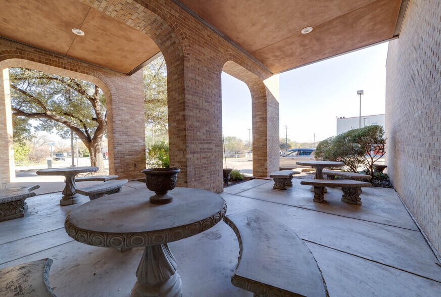 More Photos Of 101 S Jim Wright Fwy, White Settlement Office For Lease