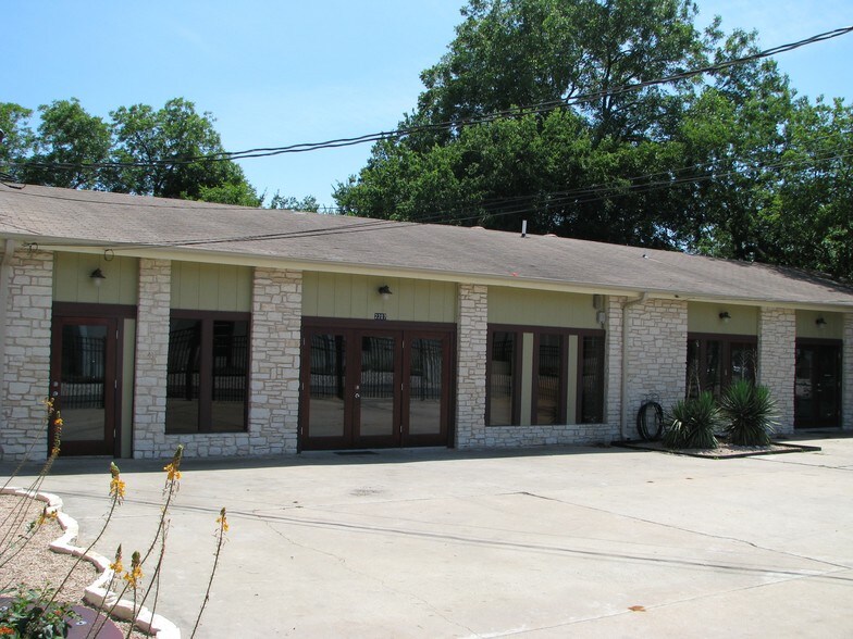 Primary Photo Of 2205 E 5th St, Austin Office For Lease