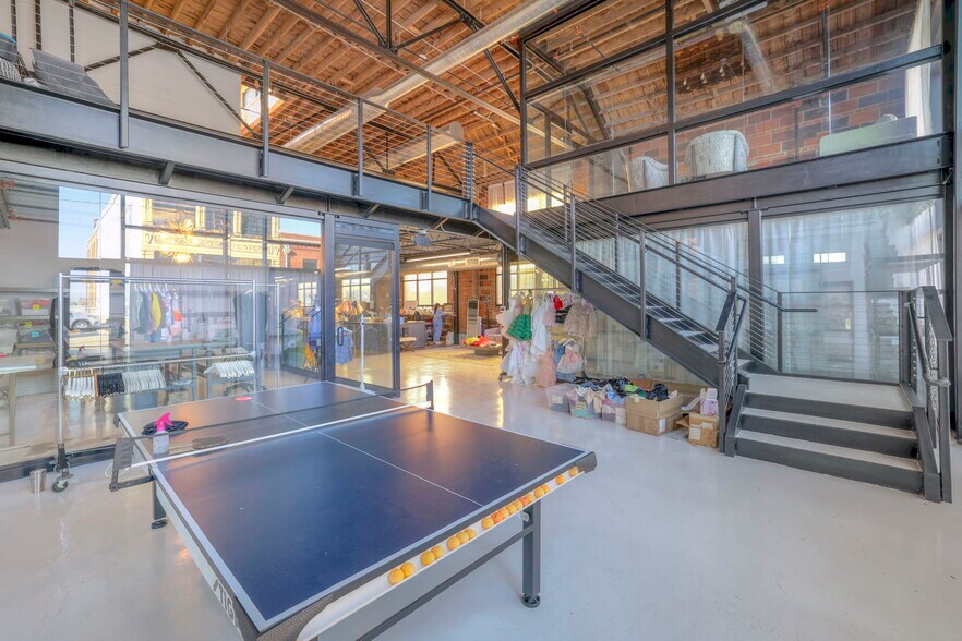 More Photos Of 1604 Locust St, Kansas City Office For Lease