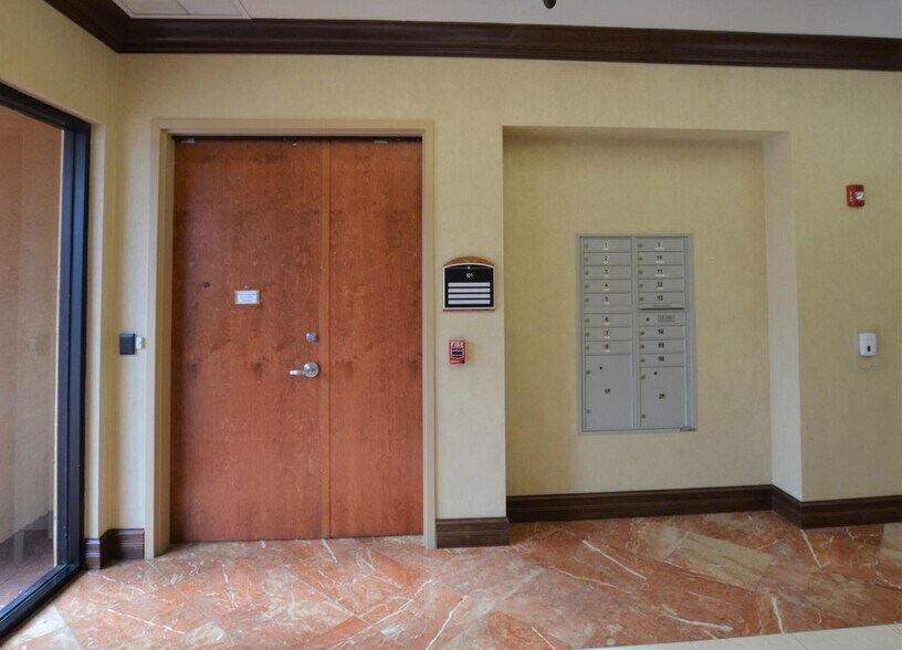 More Photos Of 2100 SE Hillmoor Dr, Port Saint Lucie Medical For Lease