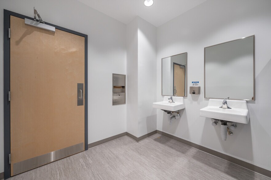 More Photos Of 2280 Lane Ave N, Jacksonville Unknown For Lease