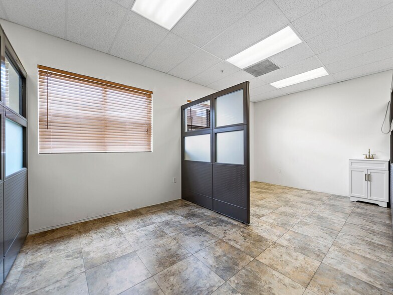 More Photos Of 10900 NW 21st St, Miami Warehouse For Sale