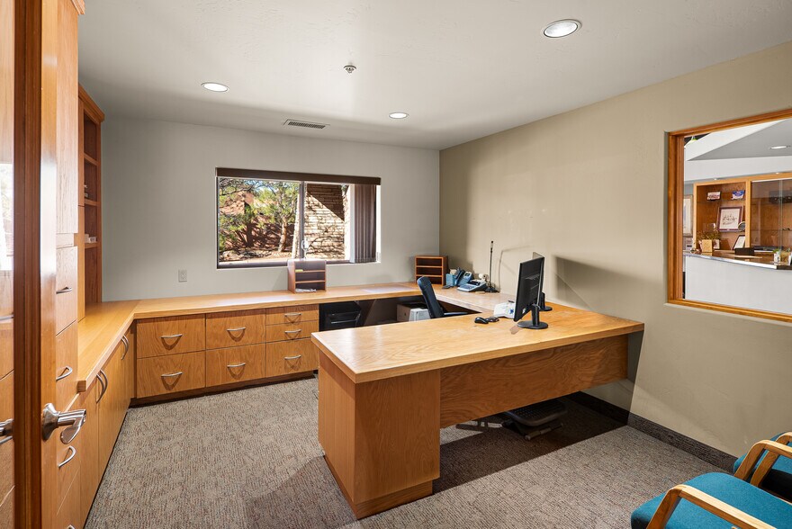 More Photos Of 75 Kallof Pl, Sedona Loft Creative Space For Lease